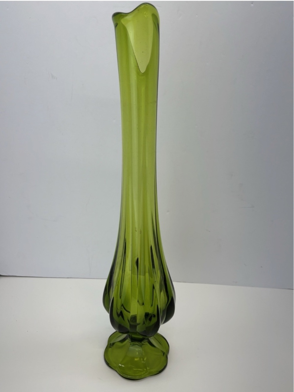 Vintage 19” Avocado Green Swung Vase Footed Flower Base MCM Viking LE Smith